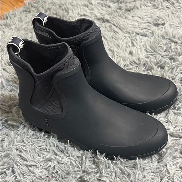 UGG Shoes - Worn Once Ugg Navy Rain Boots